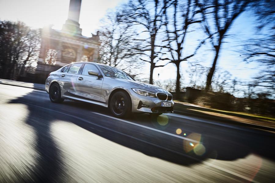  BMW 330e (G20) 2018 года  (WW) (фото 42 из 44)